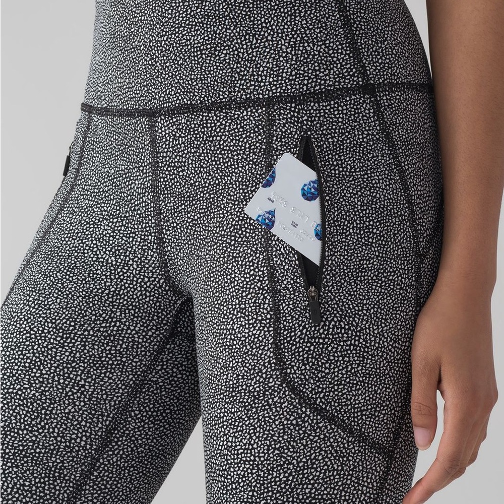 Lululemon Invigorate 7/8 Tight - Picture 2 of 3